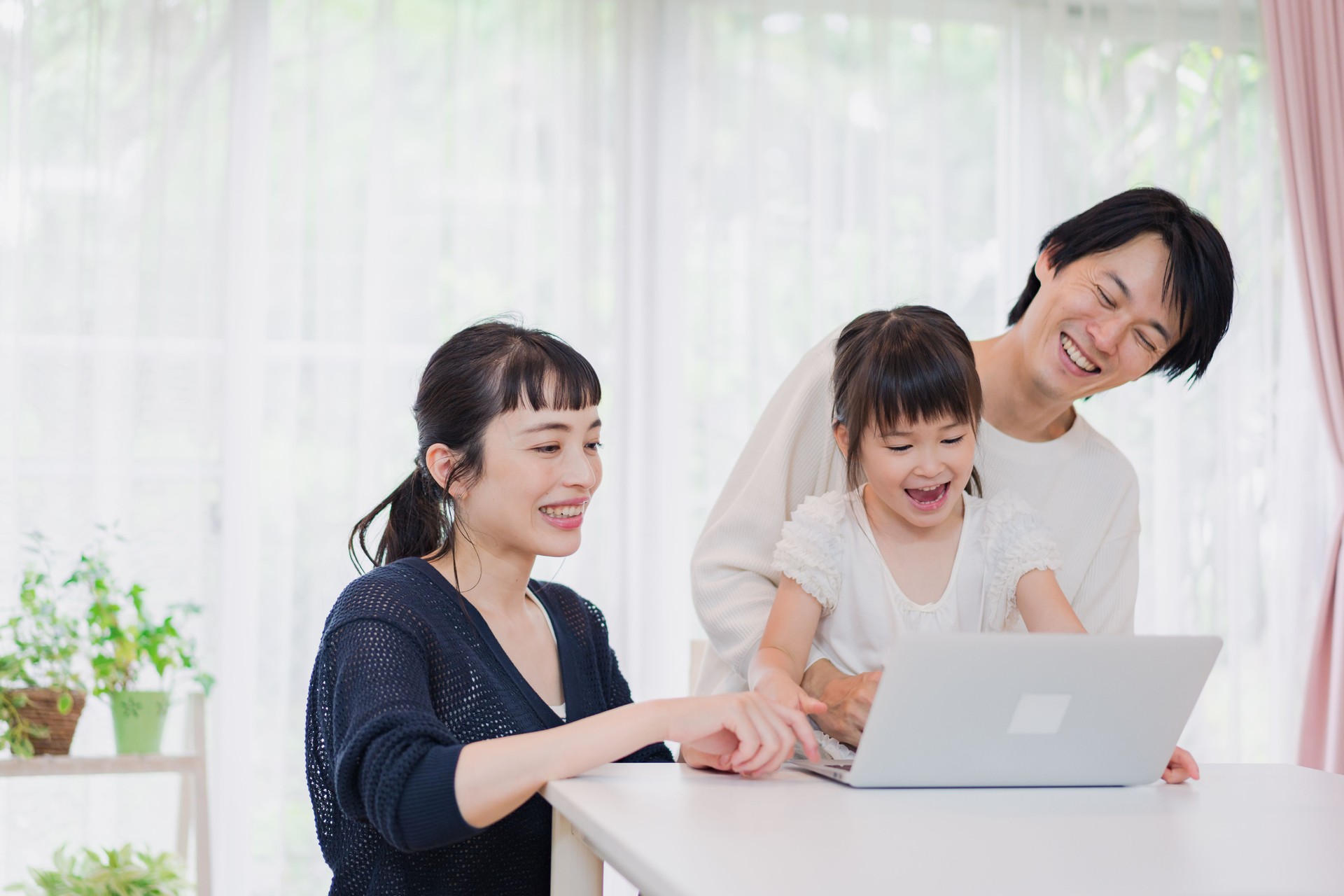 Playing on the computer with children